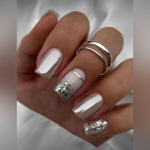 Ivory Pearl & Silver Metallic Short Square Nail Kit | 24-Piece Press-On | New